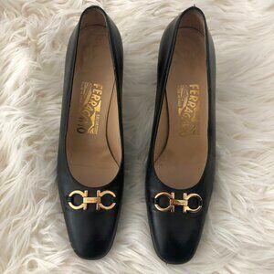 Sz 7 Vintage Salvatore Ferragamo Womens Black Pumps with Gold Hardware